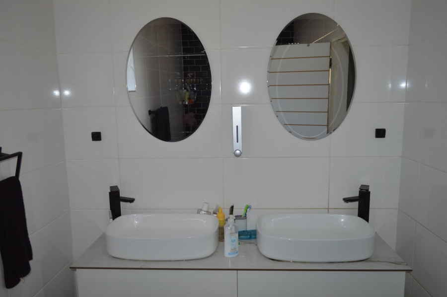 4 Bedroom Property for Sale in Wilkoppies North West